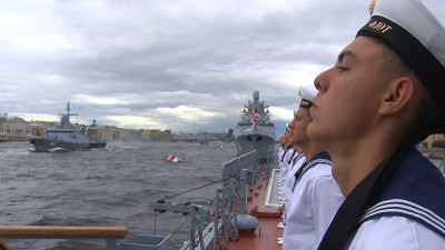 Как в Петербурге и Кронштадте прошел Главный военно-морской парад в День ВМФ