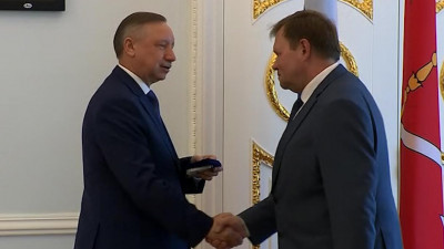 Александр Беглов вручил награды за эффективную государственную гражданскую службу