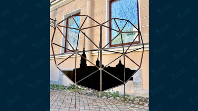 В рамках фестиваля во дворах Капеллы появились арт-объекты