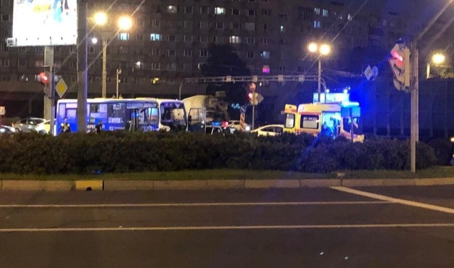 Пассажир маршрутки пострадал в ДТП во Фрунзенском районе - tvspb.ru