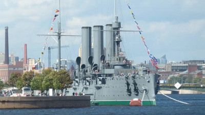Неизвестный сообщил о «минировании» крейсера «Аврора»