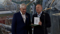 Александр Беглов поздравил художника Василия Нестеренко с 55-летием