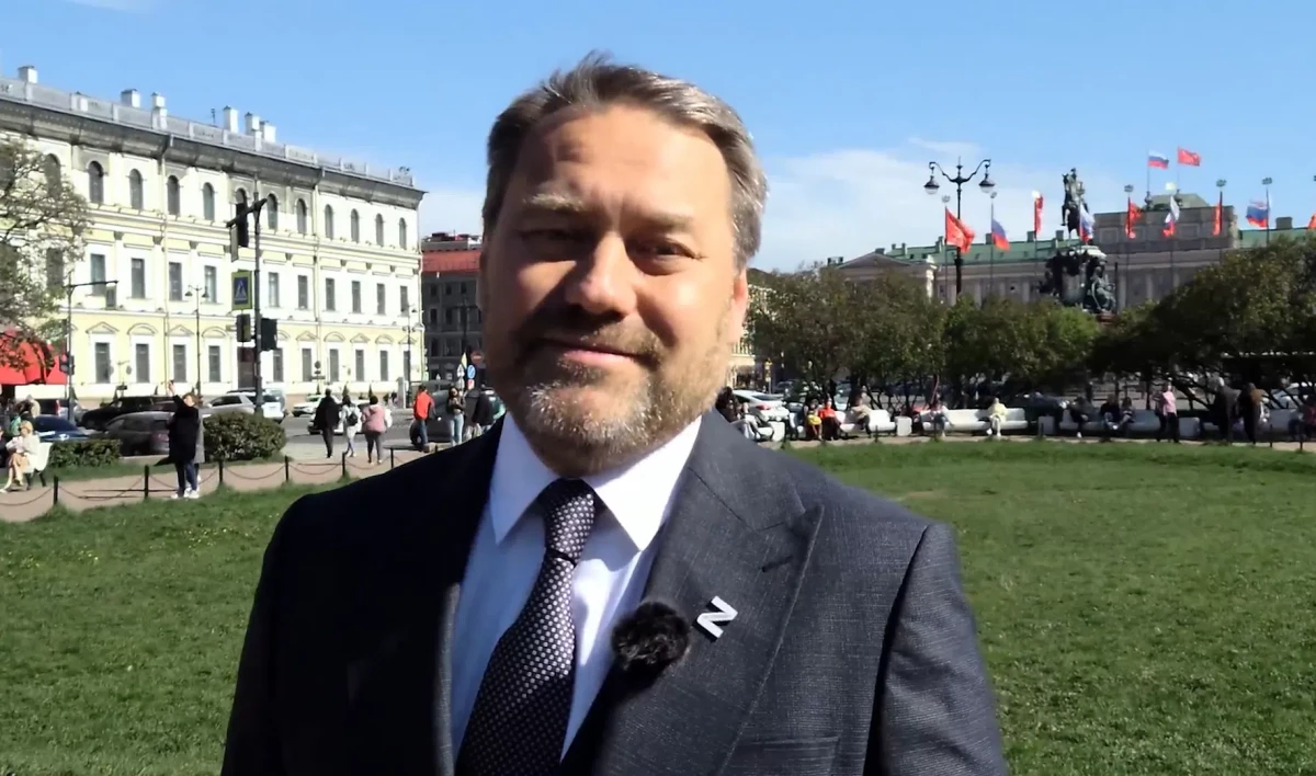 Александр Бельский поздравил петербуржцев с Днем Государственного флага России - tvspb.ru