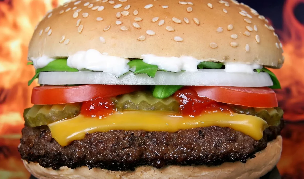 «Вкусно – и точка» планирует запустить доставку к сентябрю - tvspb.ru