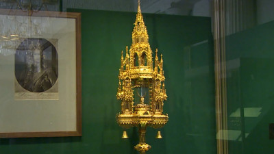 Кубок короля Пруссии и винные чаши китайского императора: В Зимнем дворце представили дары Петру I