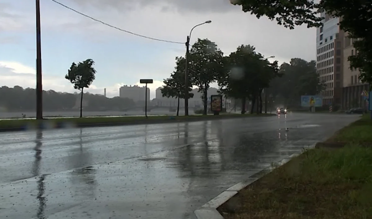 В Петербурге на 3 июня объявили «жёлтый» уровень опасности из-за грозы и ветра - tvspb.ru