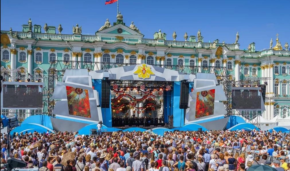 Концертный марафон в честь Дня ВМФ пройдет на Дворцовой площади. Программа - tvspb.ru