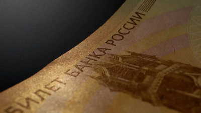 В России ввели в обращение новую 100-рублевую банкноту