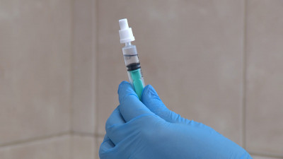 Петербург получил 54 тысячи распылителей для использования назальной вакцины от COVID-19