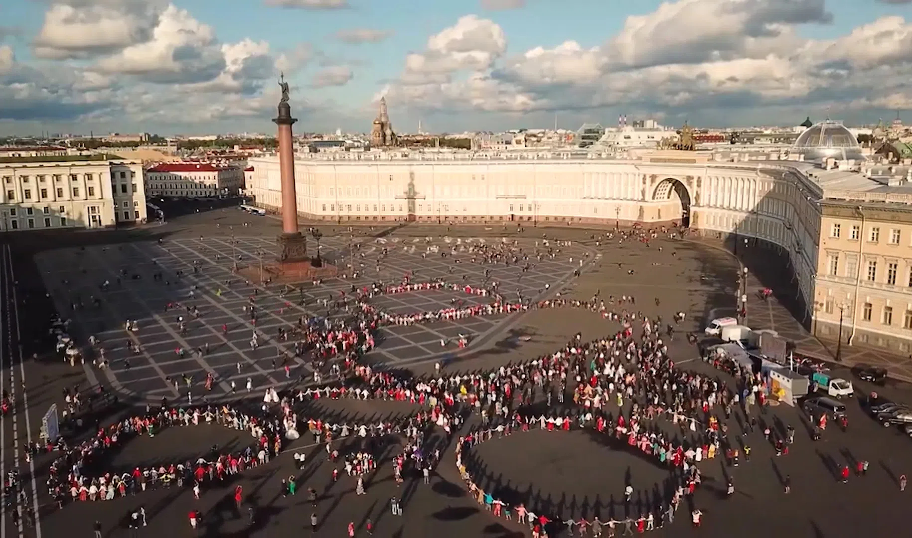 Дворцовая площадь в Санкт-Петербурге фестиваль