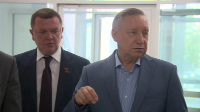 Безопасность в школах и доплаты к пенсиям: Какие вопросы решал Александр Беглов на этой неделе
