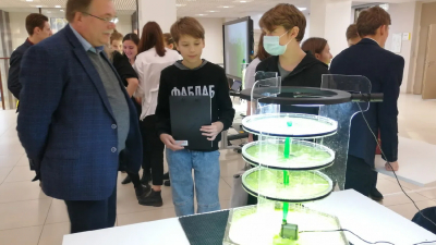 Петербургский школьник создал прибор, превращающий углекислый газ в кислород