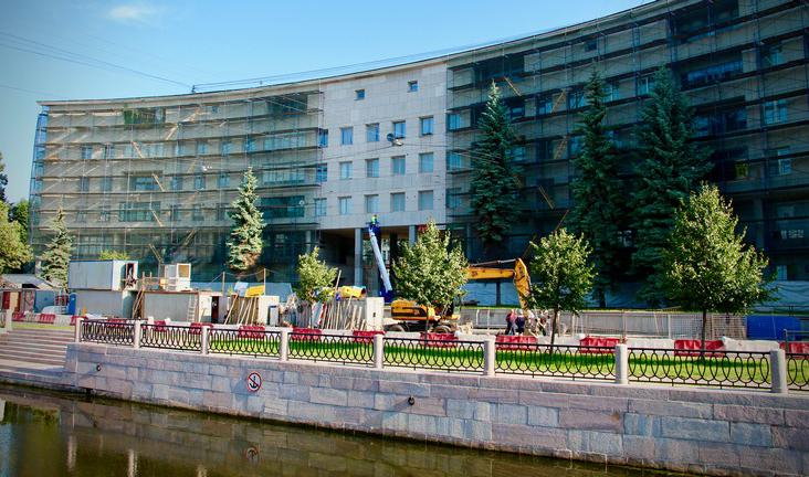 Жилищный комитет проверил ход капитального ремонта фасадов в Петроградском районе
