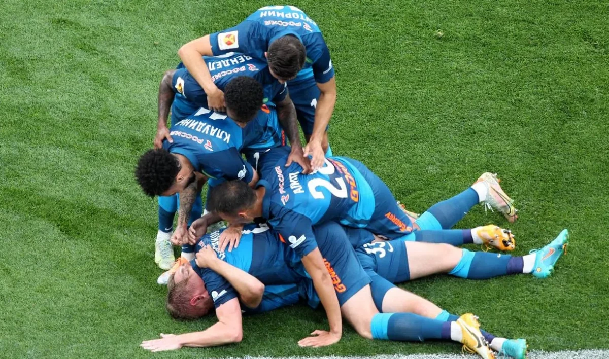 «Зенит» ведёт 2:0 после первого тайма в матче за Суперкубок России - tvspb.ru