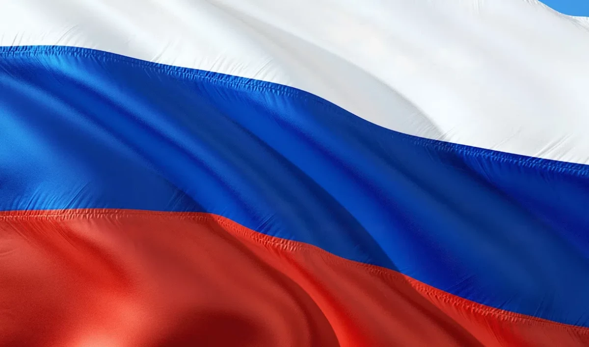 Флаг России снова водрузили в центре Мелитополя на площади Победы - tvspb.ru