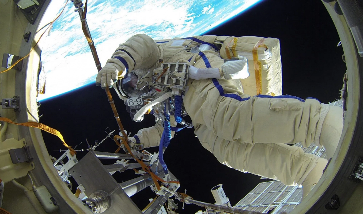 Российские космонавты вновь отправились в открытый космос - tvspb.ru