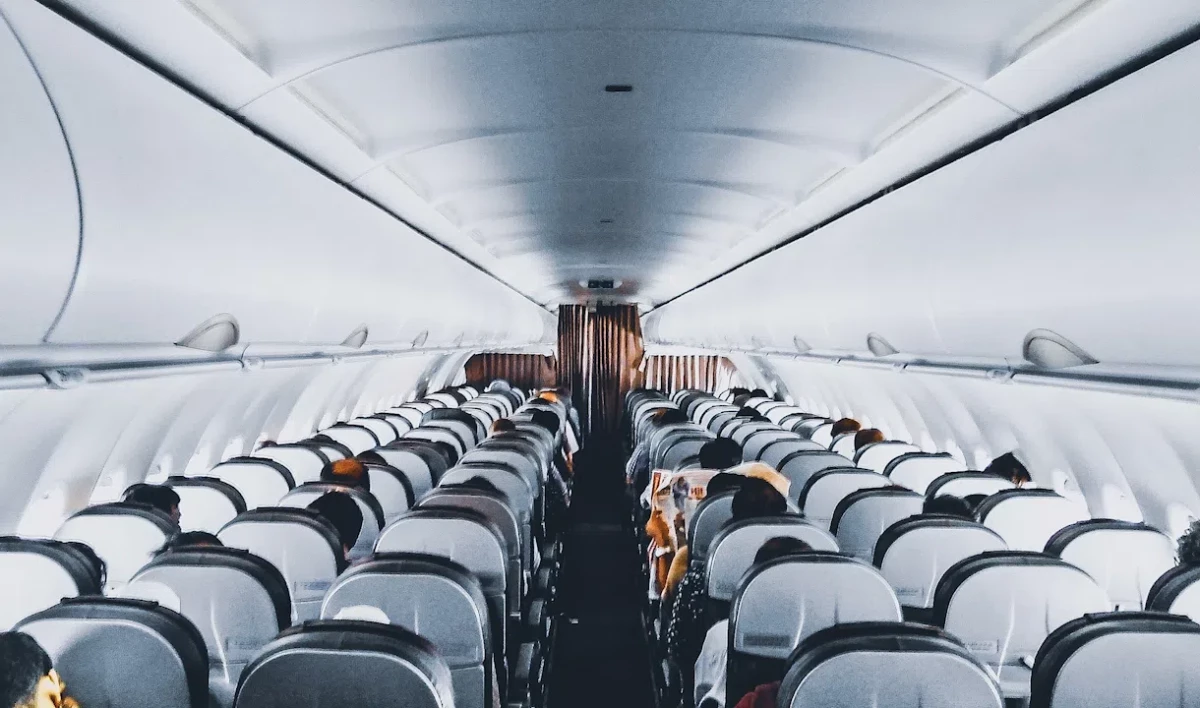 Самолет рейса Петербург – Тюмень совершил вынужденную посадку в Екатеринбурге - tvspb.ru