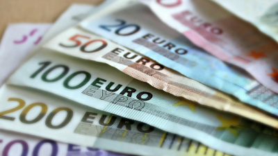 Евро рухнул ниже значений марта 2014 года