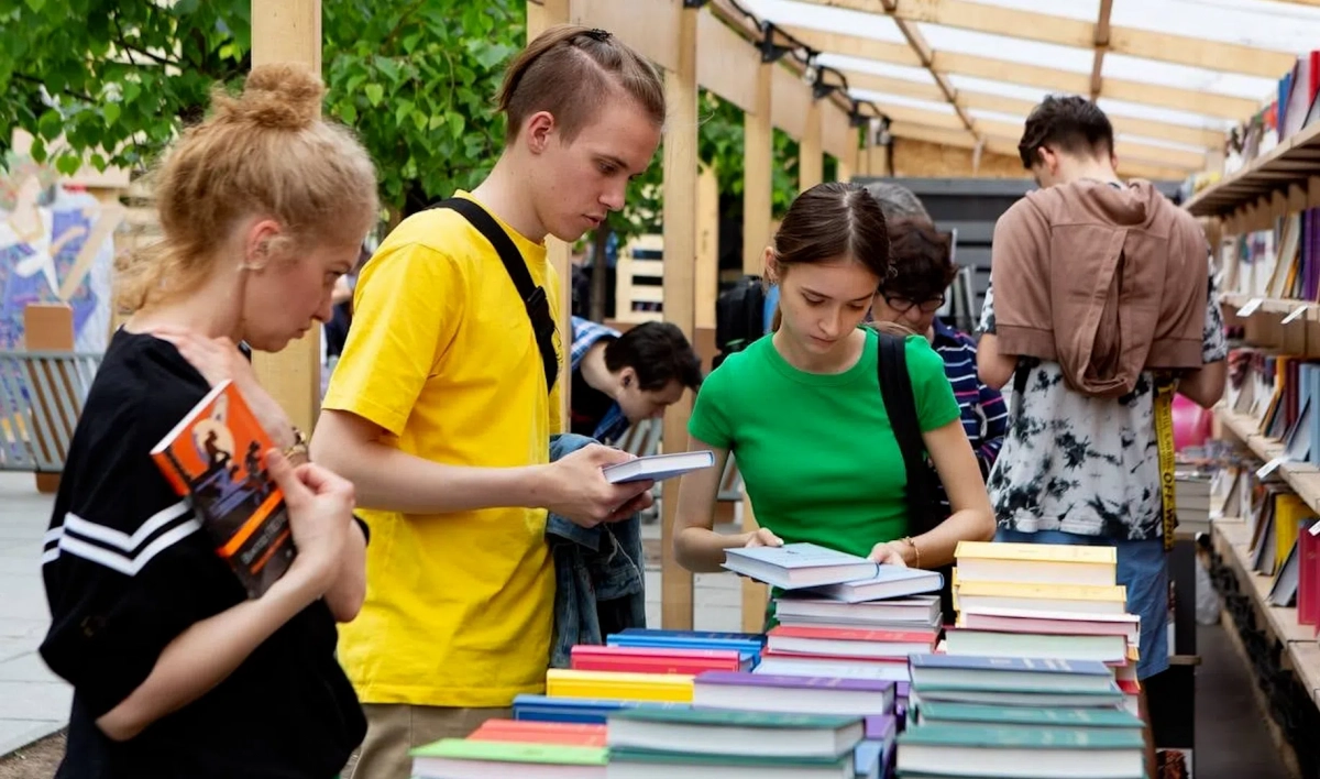 Книжные аллеи приглашают петербуржцев на мероприятия с 20 по 23 июля - tvspb.ru