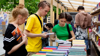 На этой неделе Книжные аллеи подготовили для петербуржцев новую культурную программу