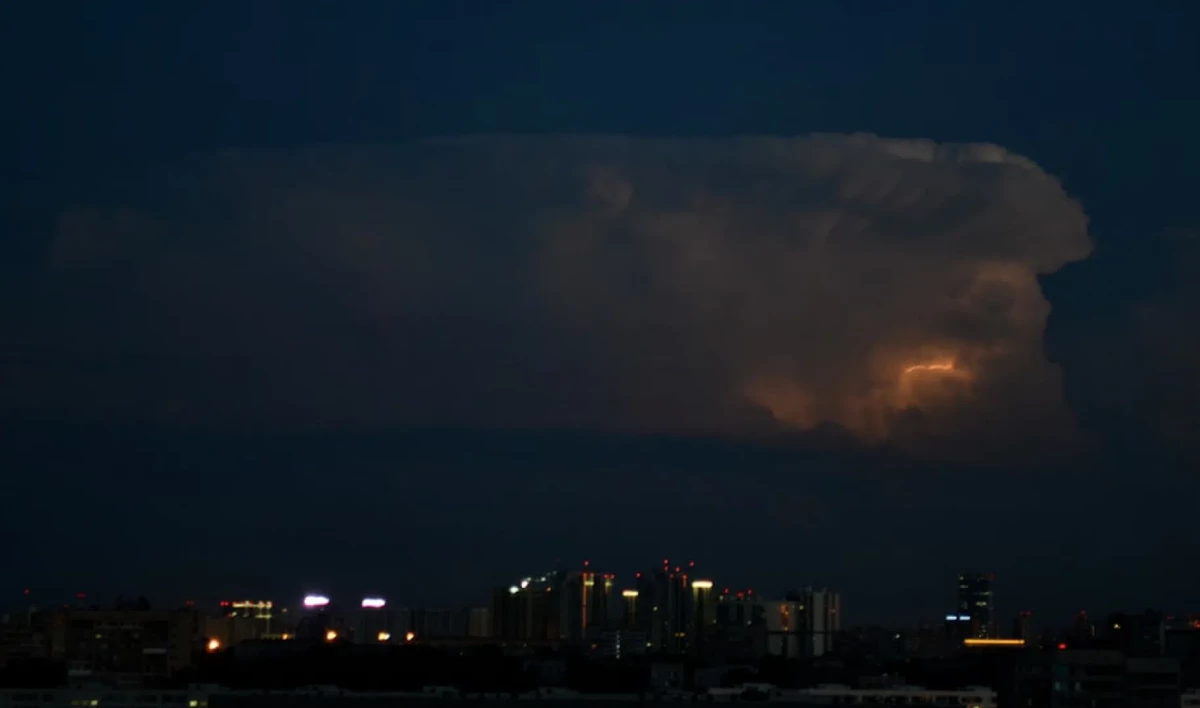 Сухая гроза рассекала небо над Финским заливом - tvspb.ru