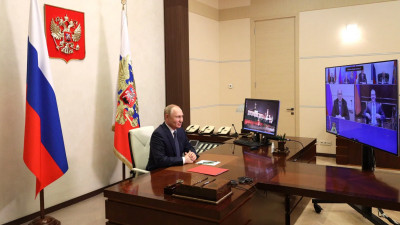 Путин поручил снизить ставку по льготной ипотеке до 7%