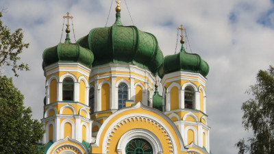 В Гатчине реставрируют скульптуры Павловского кафедрального собора