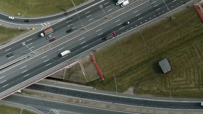 В воскресенье съезд с КАД на Парашютную полностью перекроют