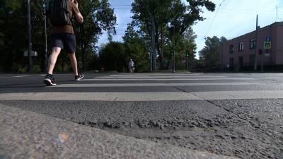 Попытка пробежать на красный свет у метро «Фрунзенская» привела к ДТП