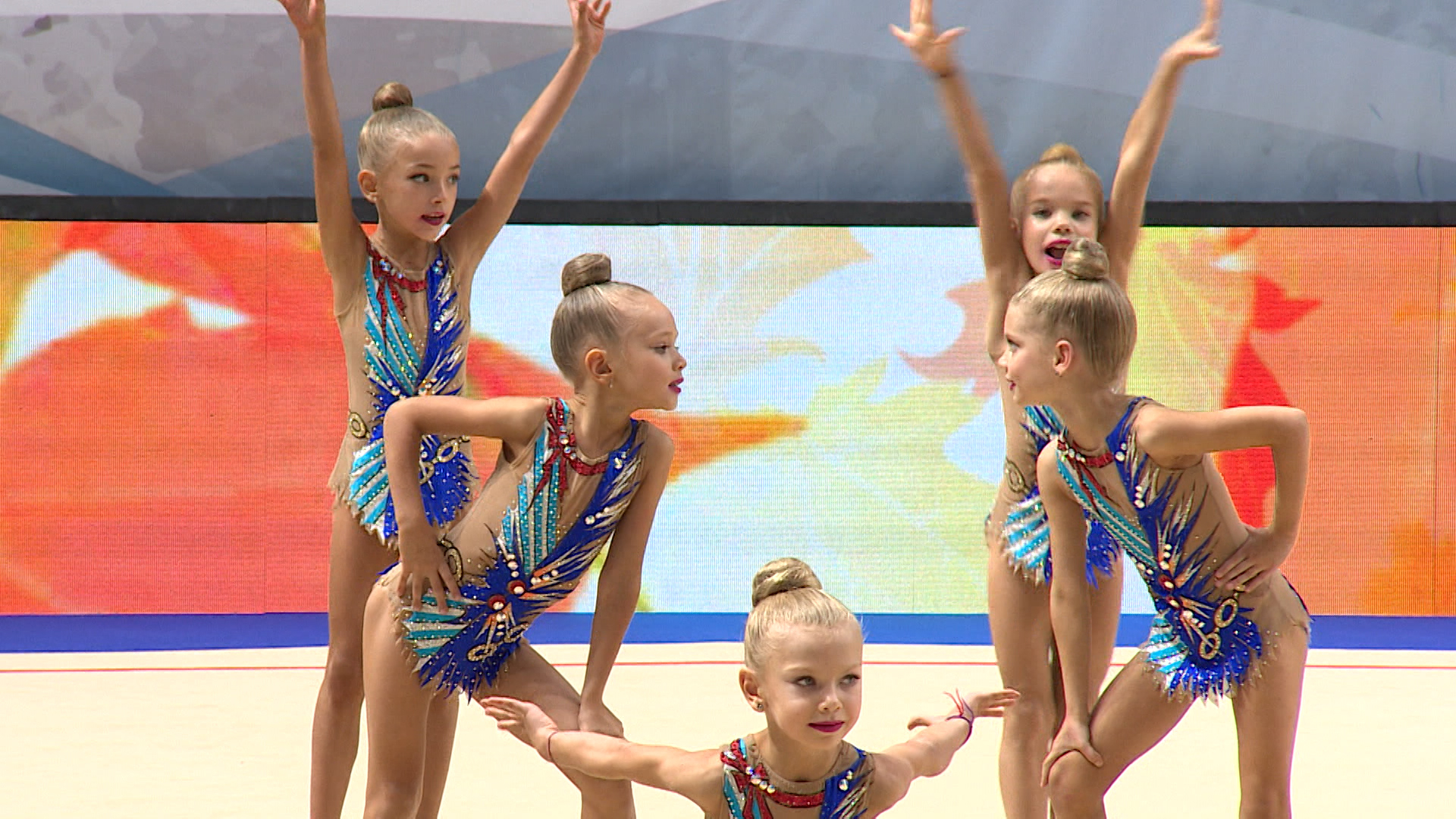 В центре «Жемчужина» начались соревнования по художественной гимнастике «Петербургская осень»
