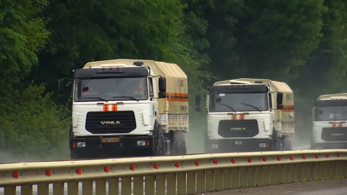 Военнослужащие России доставили тяжелобольному ребенку в ЛНР инвалидное ...