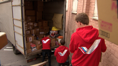 Петербургские активисты отправили машину с гуманитарным грузом для Донбасса