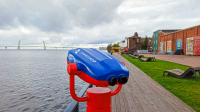 Взглянуть на Финский по-новому: на набережной Васильевского острова установили бесплатные бинокли