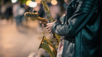 Уличные музыканты смогут начать записываться на выступления в Петербурге через МФЦ