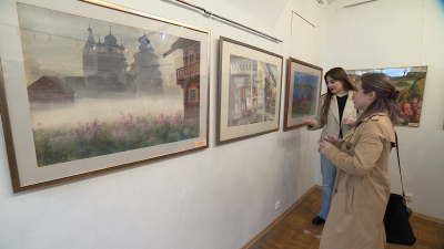 Художники из Петербурга и Петрозаводска представили таинственный мир Онежского озера на выставке «Акварельные Кижи»