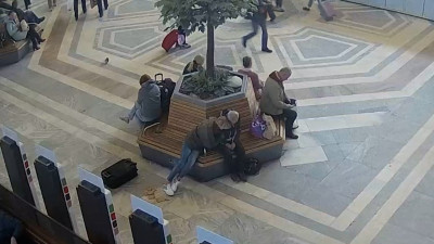 Дама из Тулы лишилась сумочки во время прощания с подвыпившим знакомым на Московском вокзале