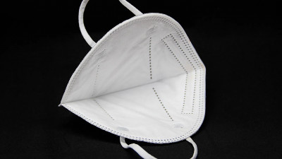 Россиянам из групп риска рекомендовали носить маски