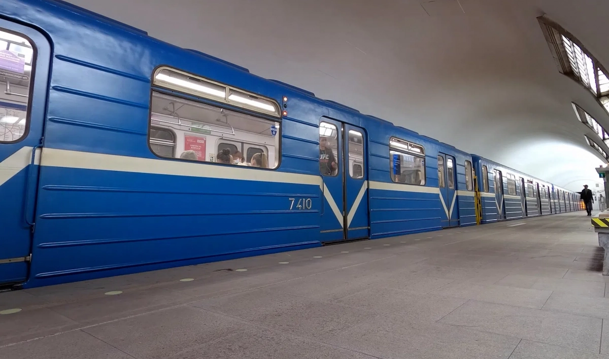 Поезда на «оранжевой» линии следуют от станции «Улица Дыбенко» до станции «Площадь Александра Невского 2» - tvspb.ru