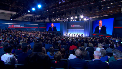 Нефтегазовые доходы бюджета России увеличились почти на 50%