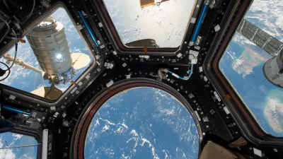 NASA: Корабль Crew Dragon с россиянкой Кикиной успешно пристыковался к МКС