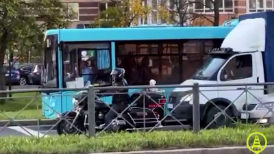 В Петербурге водитель и три пассажира «ГАЗели» избили байкера