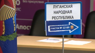 Тысячи людей пришли на избирательные участки в Петербурге, чтобы принять участие в референдуме