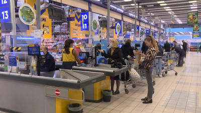 Петербуржцы стали реже оплачивать покупки наличными деньгами