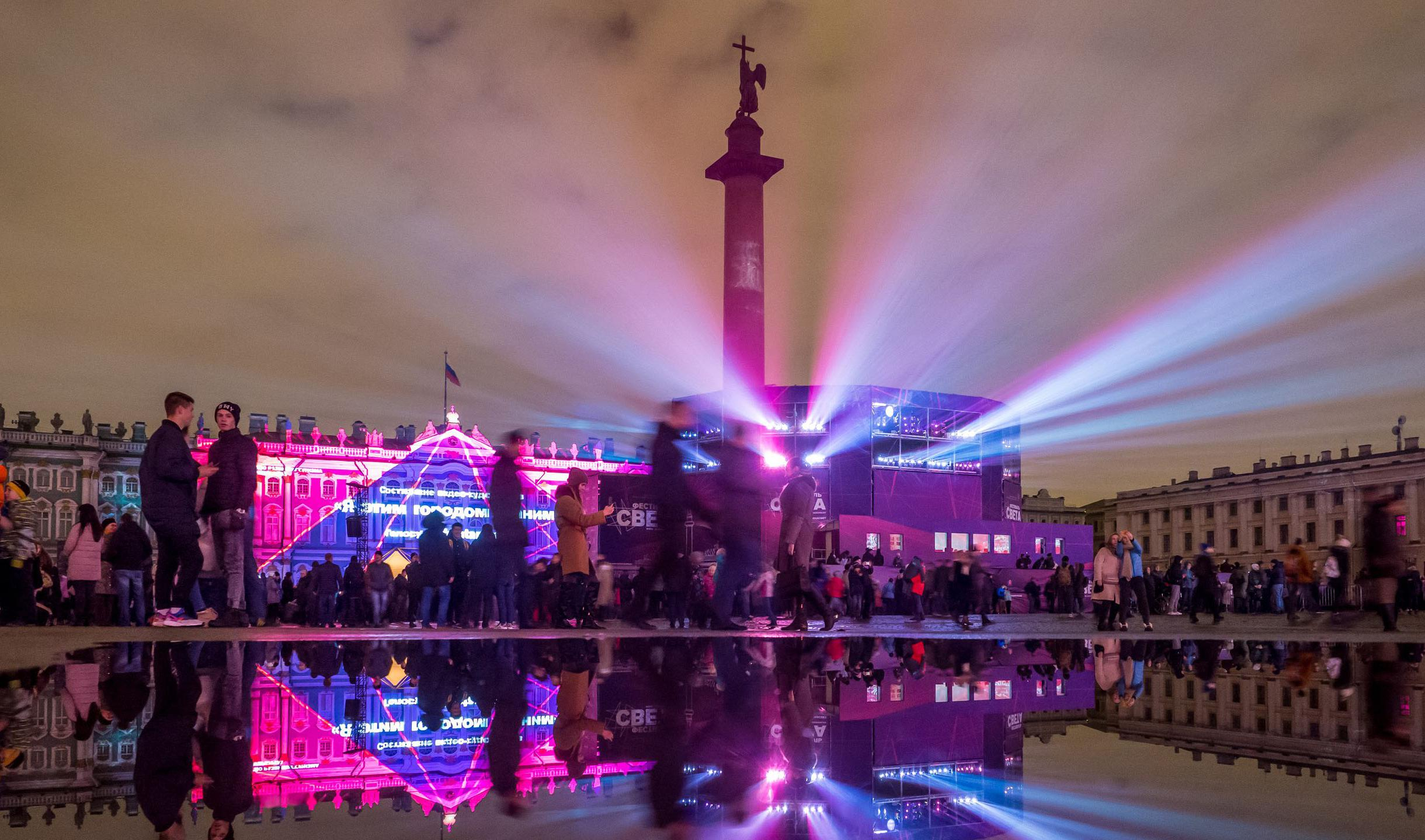 Световое шоу в спб на дворцовой. Парк света в Питере. Питер свет.