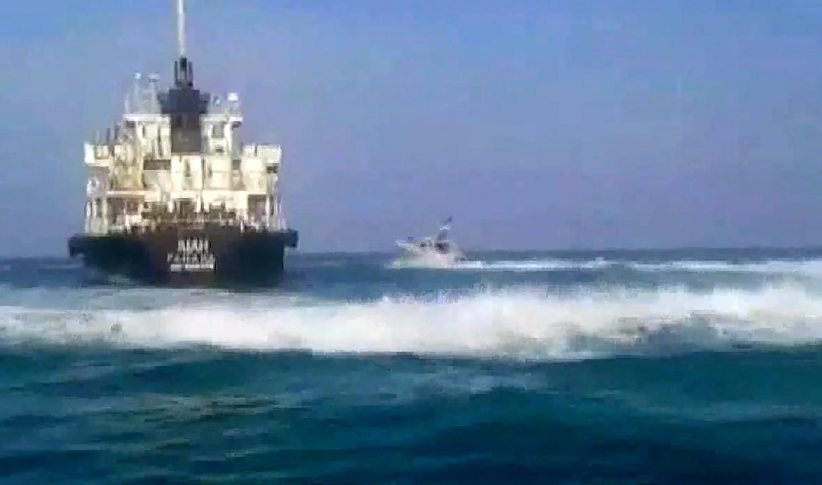 В сети появилось видео задержания Ираном британского танкера - tvspb.ru