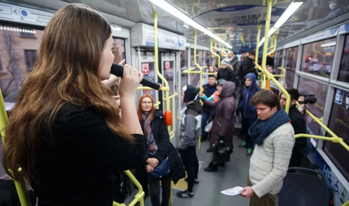 В «День Достоевского» на петербургские улицы выйдет необычный трамвай - tvspb.ru