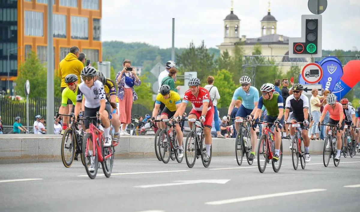 800 человек стали участниками петербургской велогонки Gran Fondo - tvspb.ru