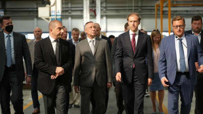 На петербургском заводе Otis открыли новую линию по производству лифтовых дверей