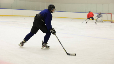 В Петербурге будут тренироваться 16 юных хоккеистов из Донецка