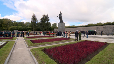 На Пискаревском кладбище прошли торжественно-траурные мероприятия в память о блокадниках